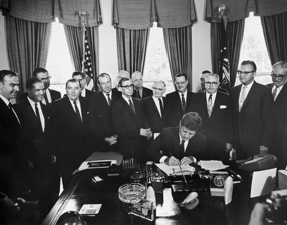 AR6705-B. President John F. Kennedy Signs Amendment to the ...